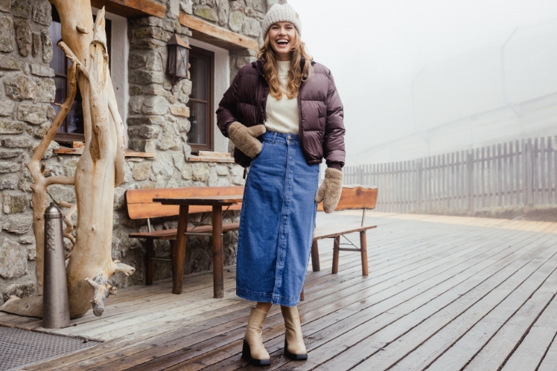 Zo combineer je een winterjas met een rok of jurk