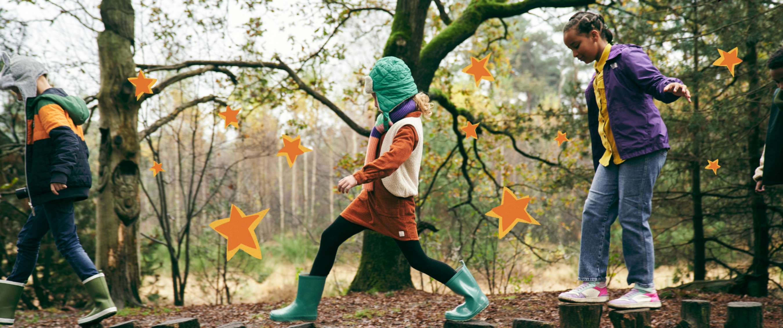 Twee beelden: mist trekt door een rotsachtig berglandschap; koe staat in een weide met bomen.