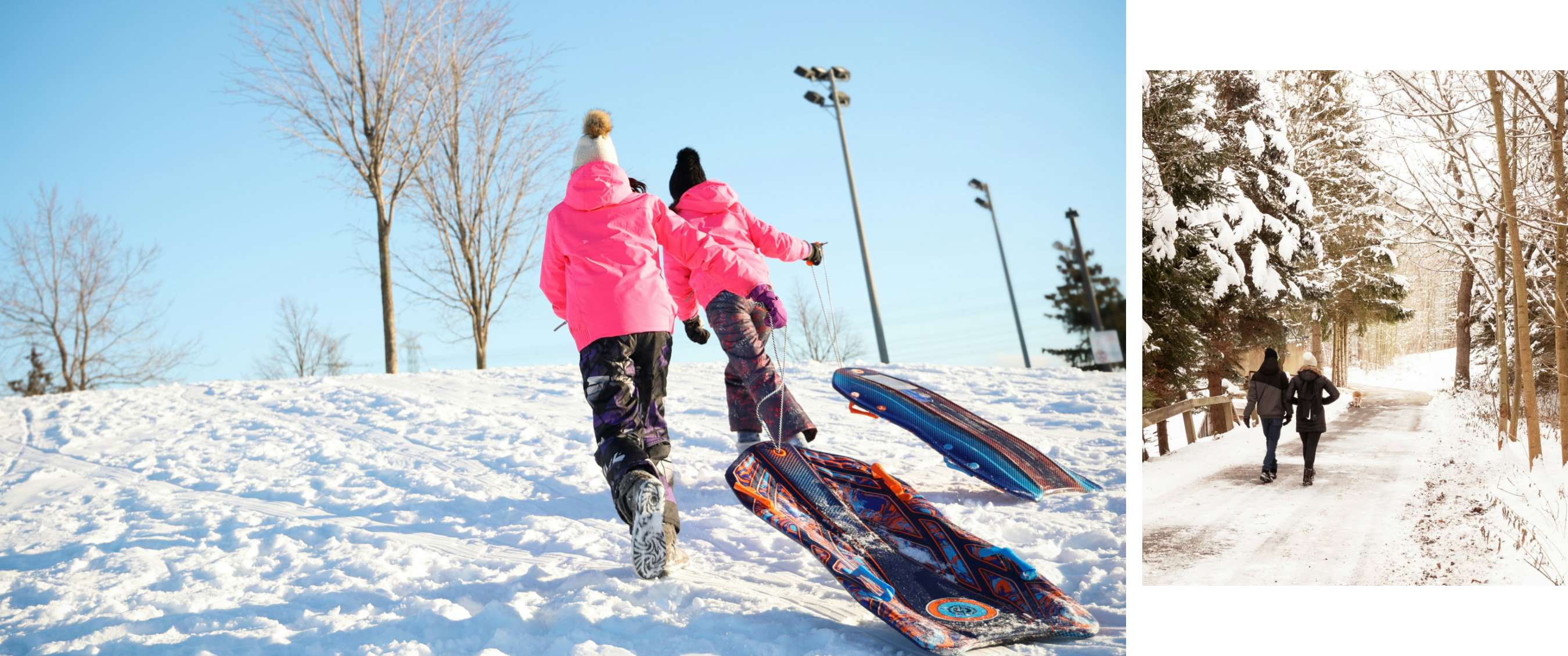 Kinderen met mutsen en roze jassen lopen bergop met kleurrijke sleeën aan een touw.