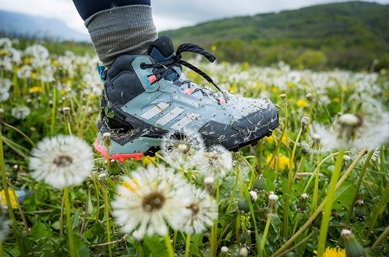 De wandelschoen zich vermomt adidas-sneaker | A.S.Adventure