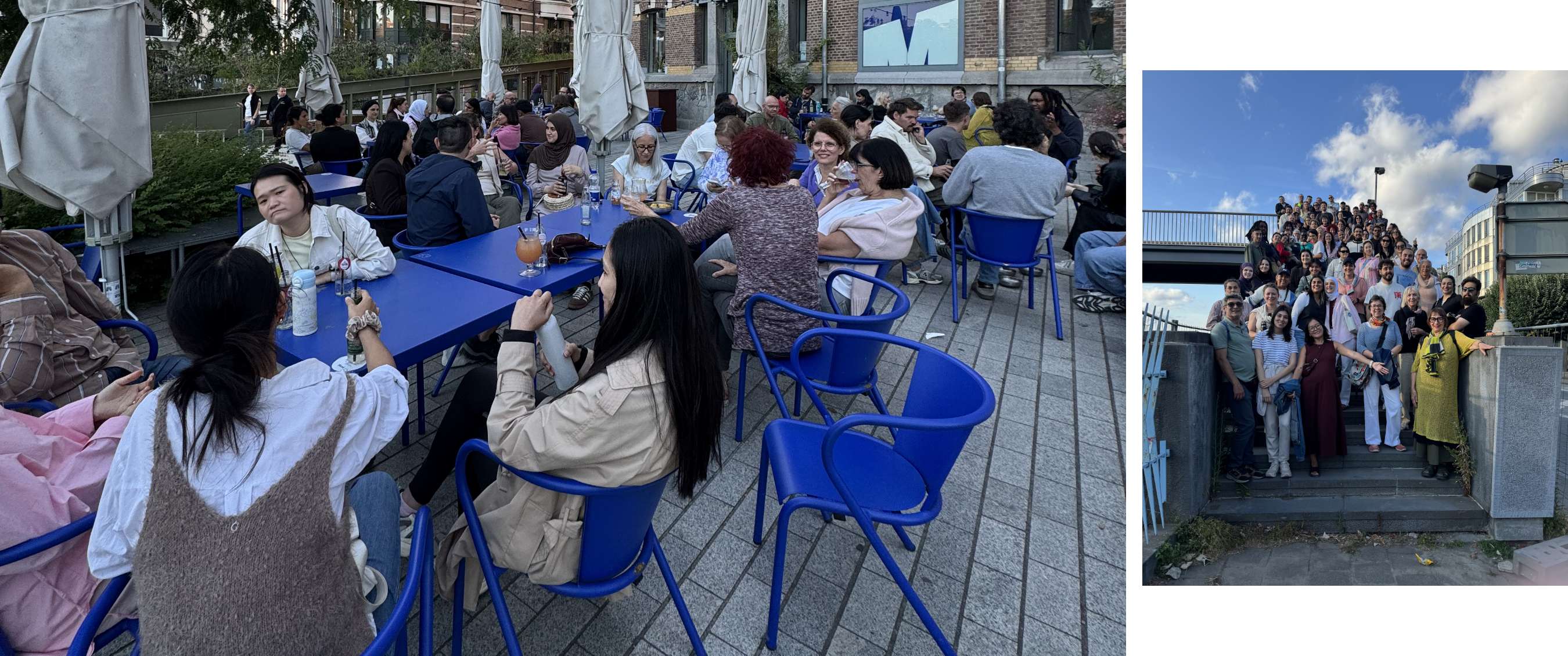 Een groep mensen zit met drankjes aan blauwe tafels op een terras.