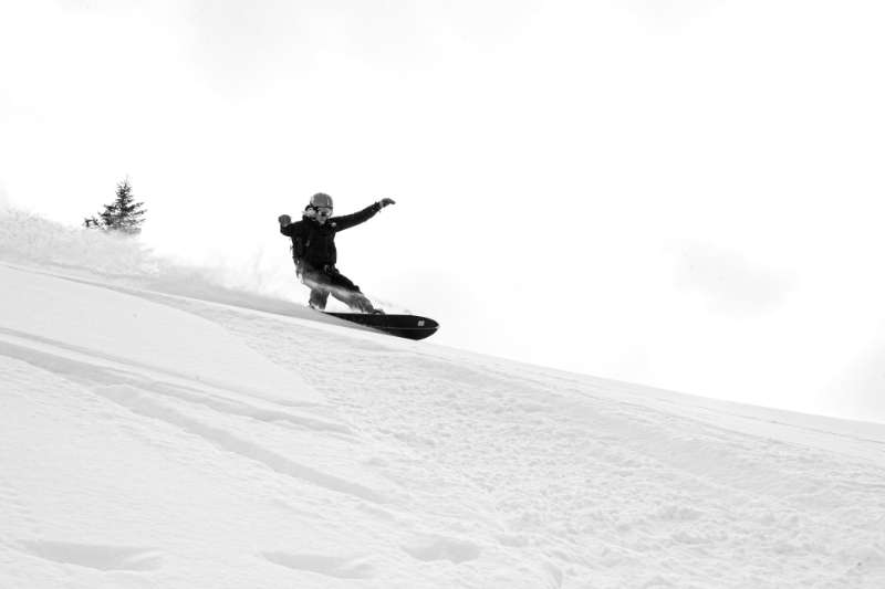 Le splitboard : l’aventure hors-piste ultime pour les snowboardeurs