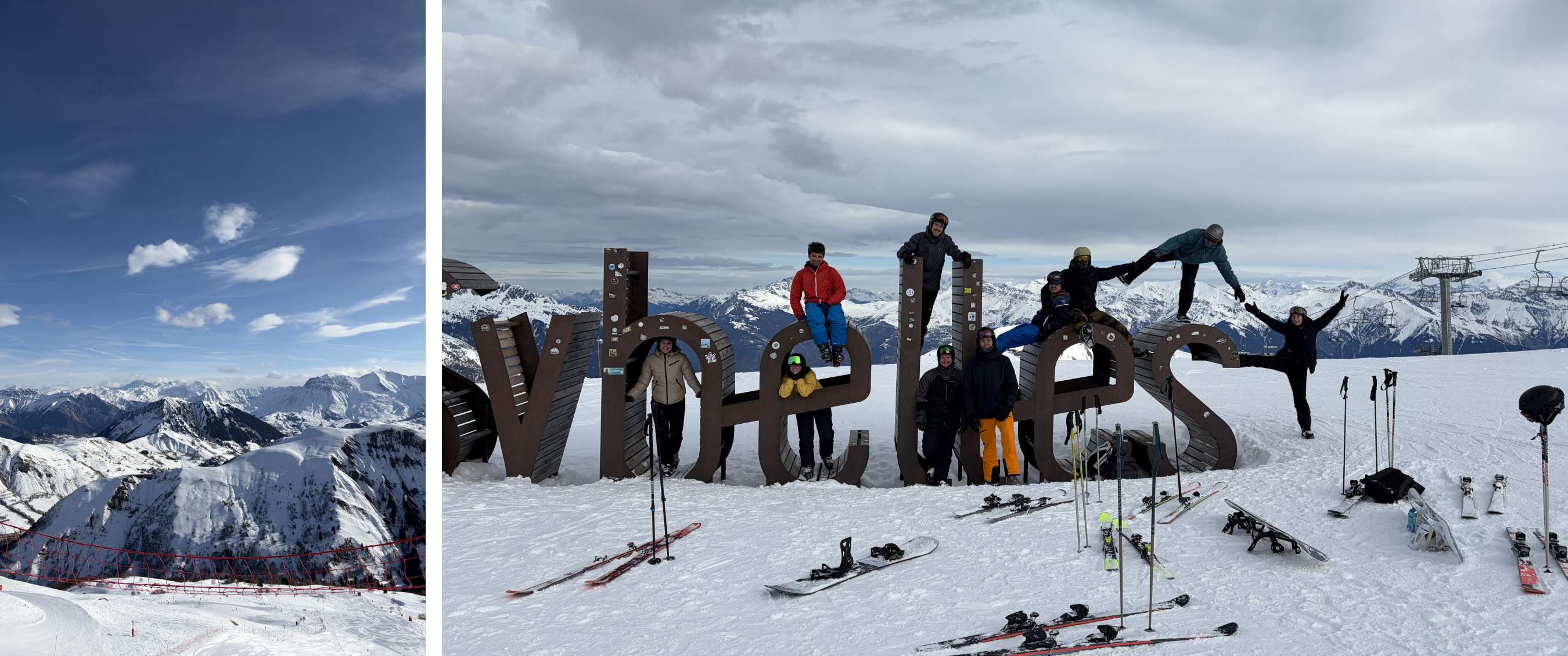 Groupe de pratiquants de sports d’hiver posant dans la neige devant de grandes lettres et un paysage montagneux.